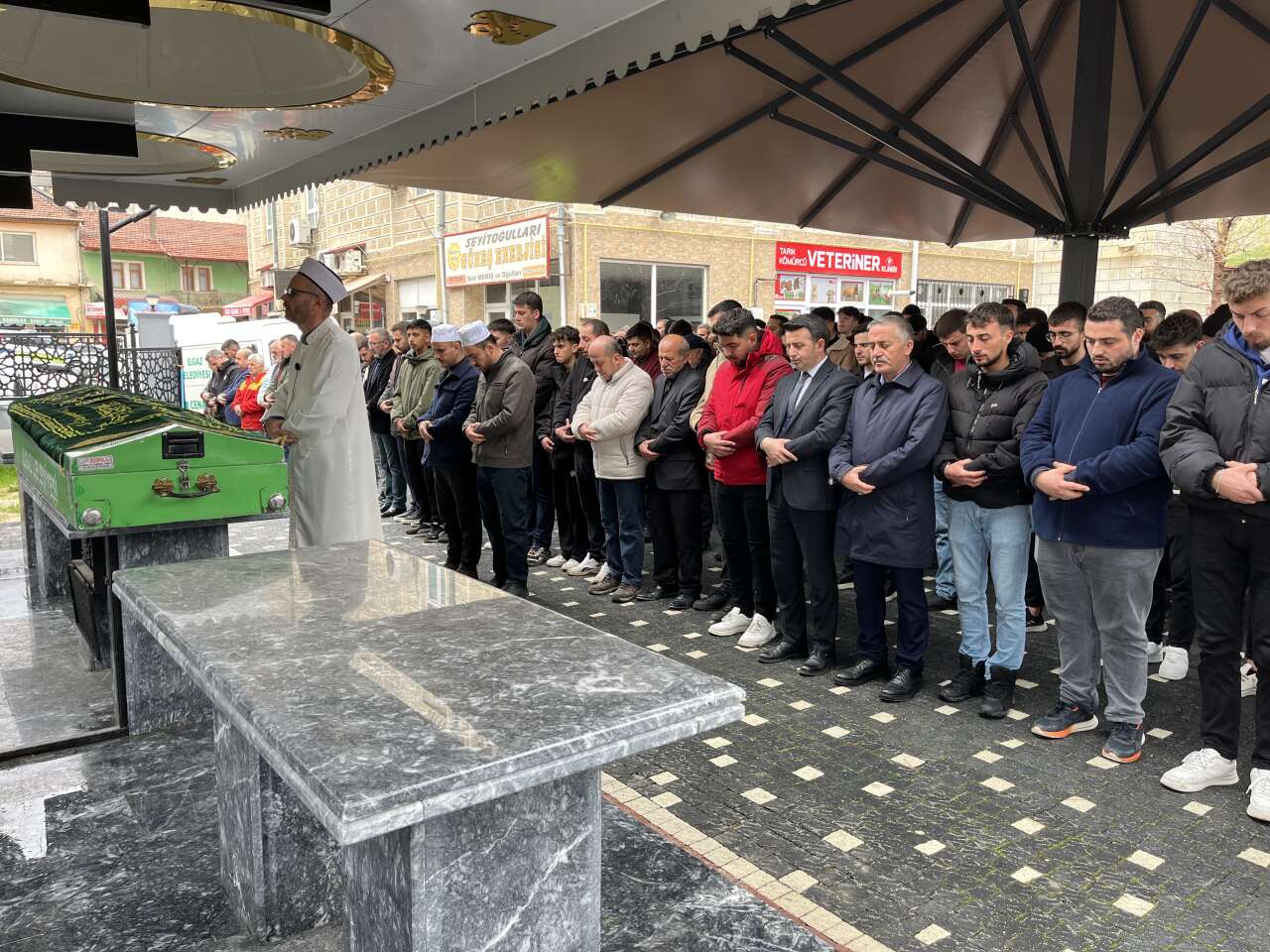 Ankara’daki ters yön faciasında ölen 5 kişi toprağa verildi 10